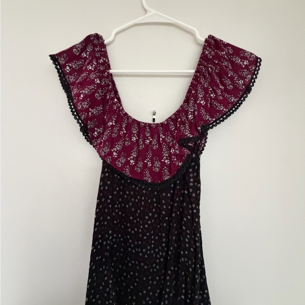 Stradivarius Burgundy and Black Floral Off-Shoulder Blouse - Picture 5 of 6